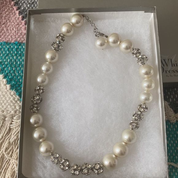 White Dress by the Shore Necklace and Earring set - Picture 3 of 10